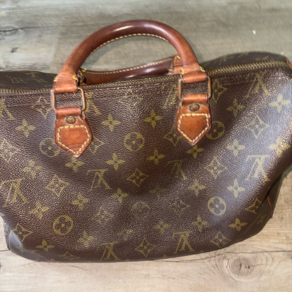 LV monogram (PLEASE READ DESCRIPTION THOROUGHLY) - Picture 5 of 11